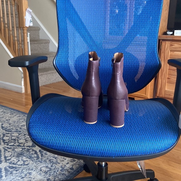 Leather - Picture 3 of 4